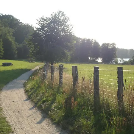 Проживание в семье Ferienzimmer Suhrer Seeblick
