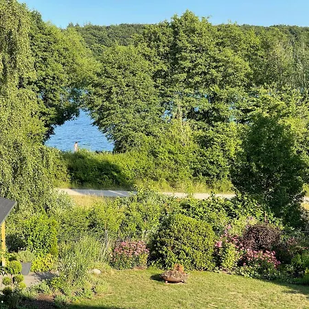 ホームステイ Ferienzimmer Suhrer Seeblick
