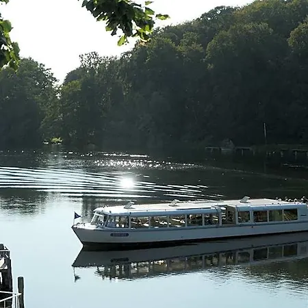 Ferienzimmer Suhrer Seeblick ホームステイ