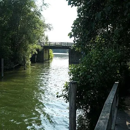 ホームステイ Ferienzimmer Suhrer Seeblick