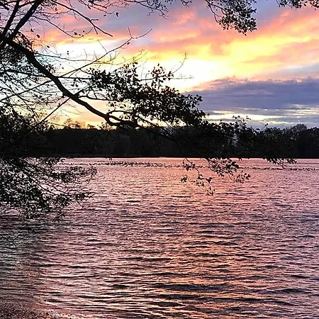 Ferienzimmer Suhrer Seeblick ホームステイ