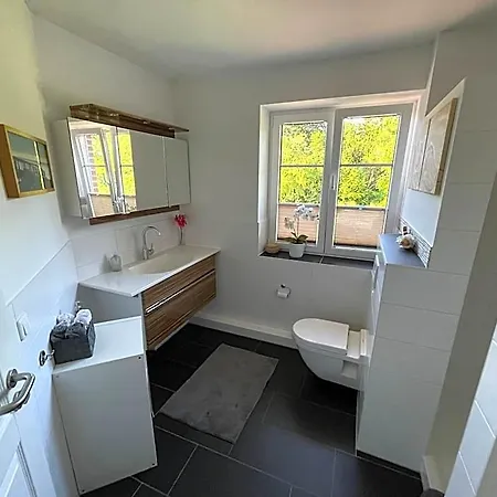 ホームステイ Ferienzimmer Suhrer Seeblick
